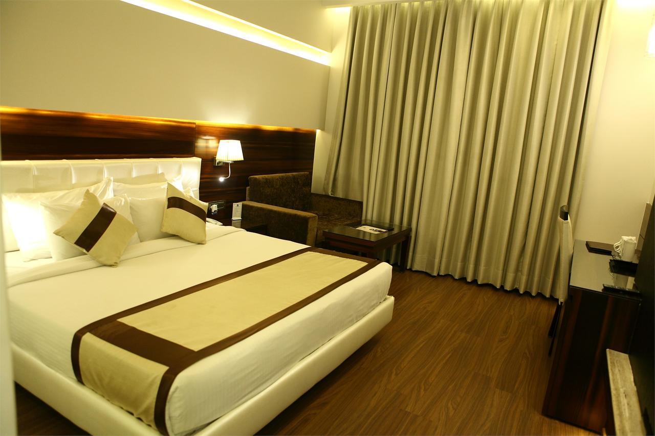 Viceroy Inn Dehradun Esterno foto