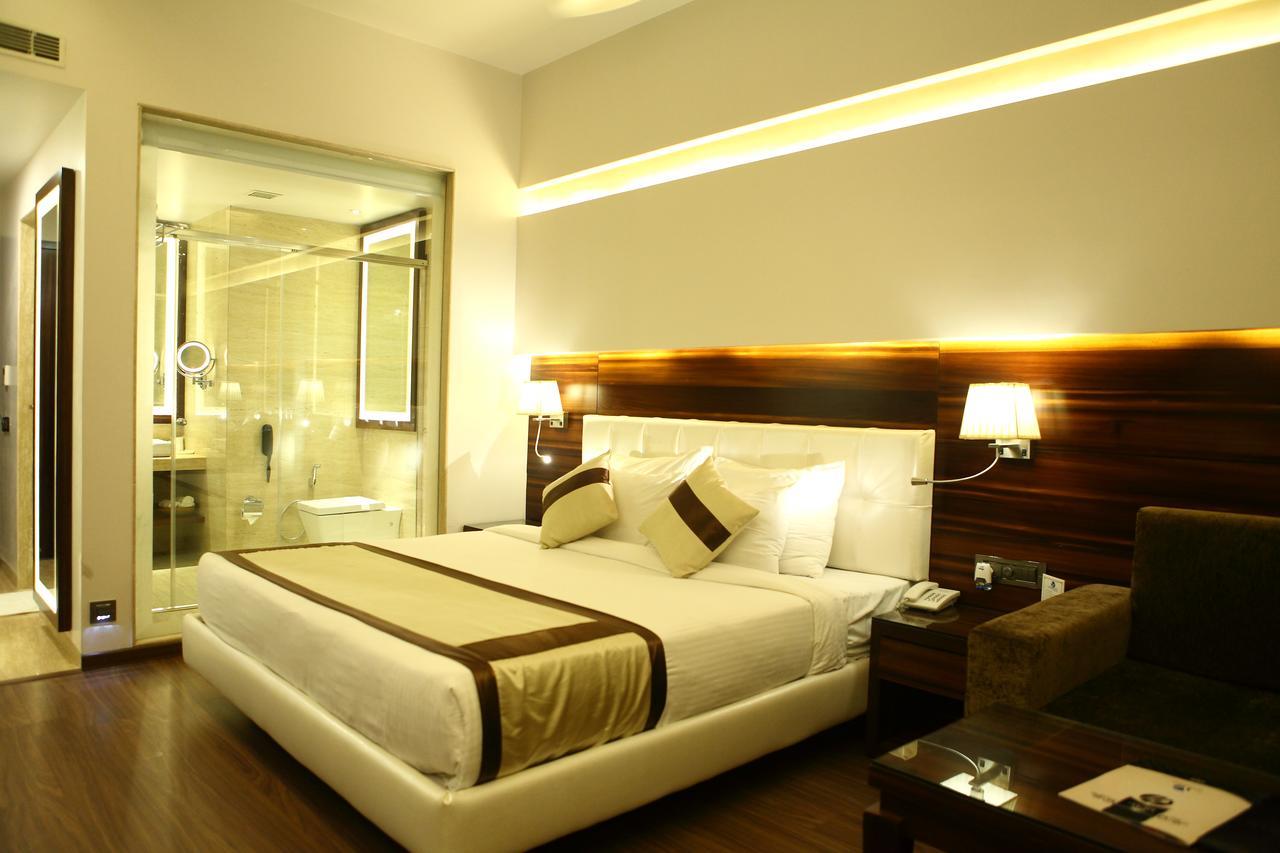 Viceroy Inn Dehradun Esterno foto