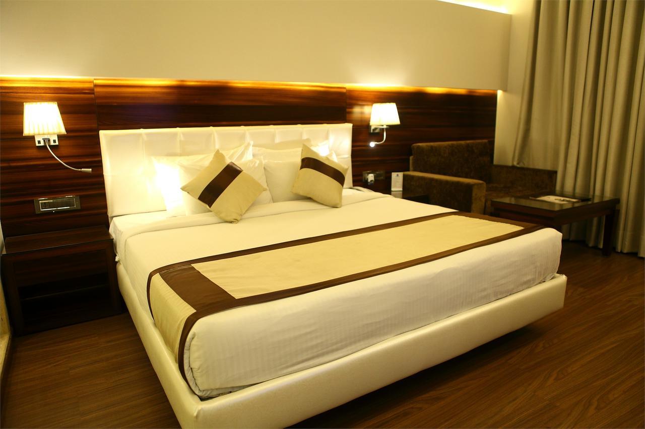 Viceroy Inn Dehradun Esterno foto